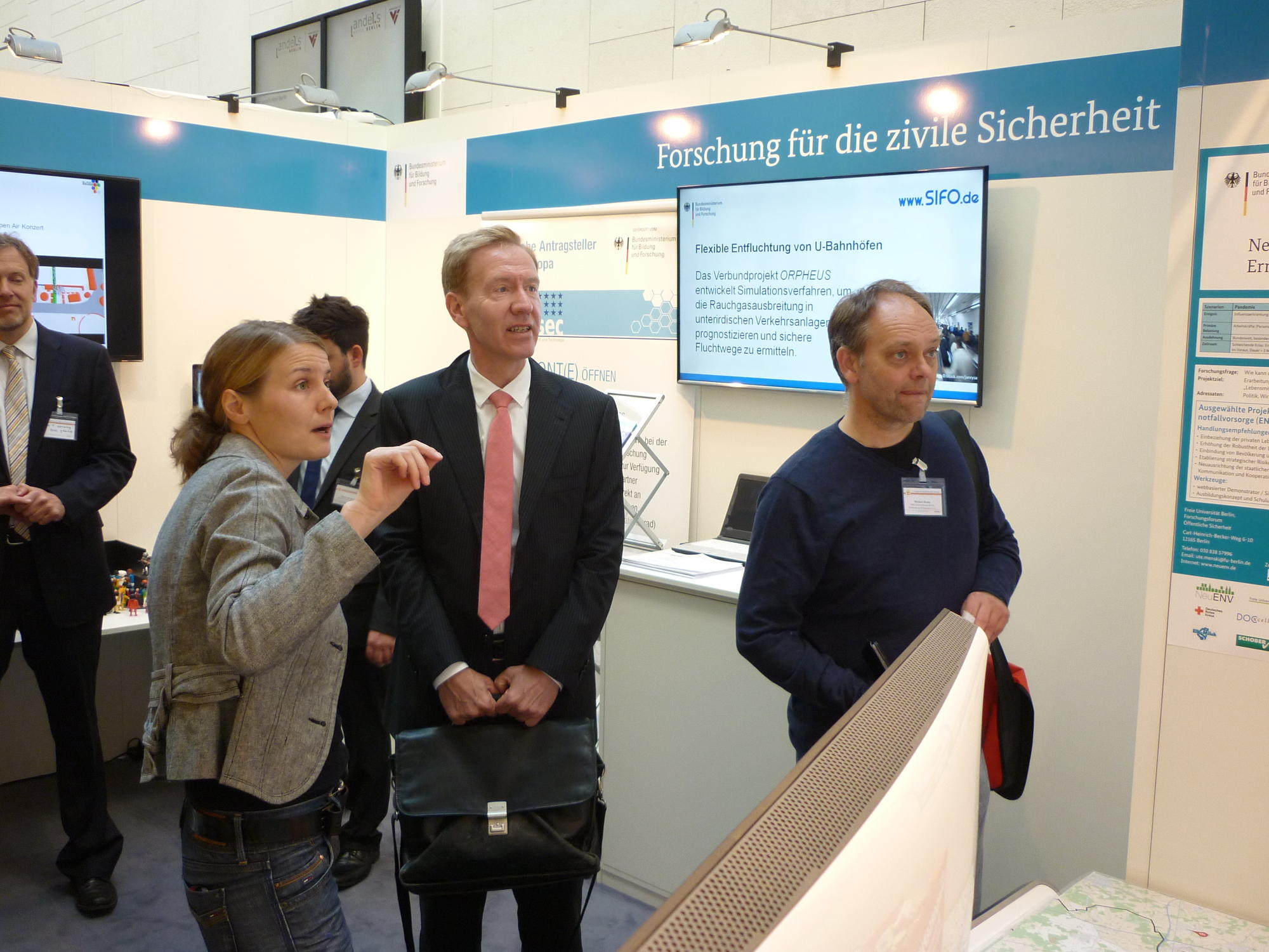 Ute Menski, Forschungsforum Öffentliche Sicherheit im Gespräch mit Prof.Dr. Wolf-Dieter Lukas, BMBF