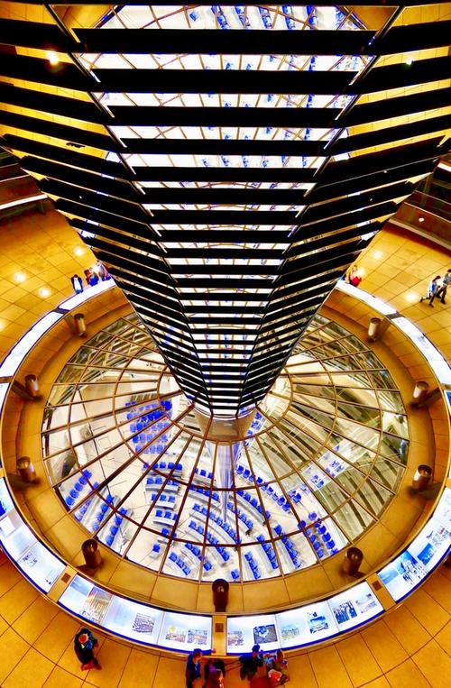 Bundestag - Blick in den Plenarsaal