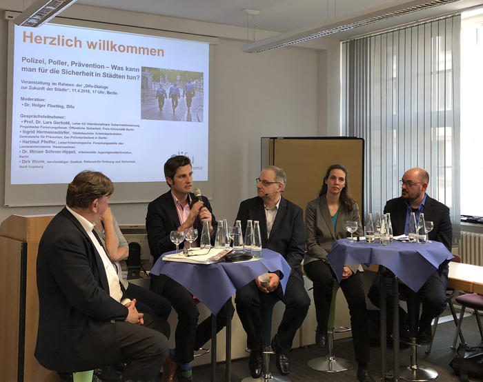 Polizei, Poller, Prävention: Diskussionsrunde am Deutschen Institut für Urbanistik