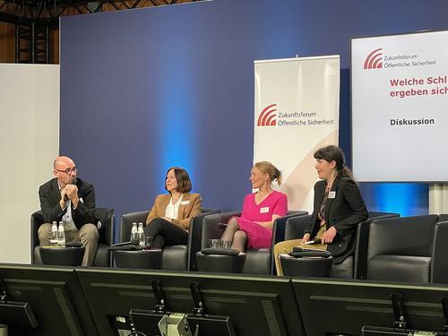 Prof. Dr. Lars Gerhold, Prof. Dr. Juliana Raupp, Dr. Christine Wilcken und Dr. Naomi Shulman (von links)