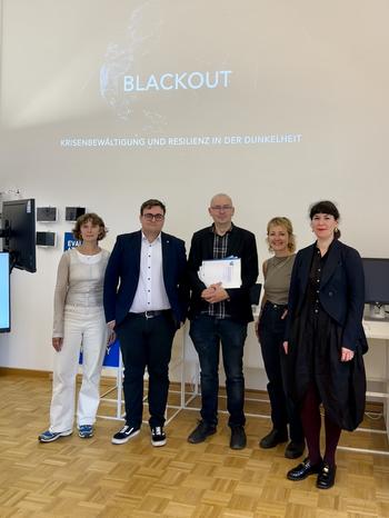 Ann-Kathrin Lindner, Jan Köstering, Daniel Lücking, Sophia Rossmann und Dr. Naomi Shulman im Zukunftslabor Sicherheit