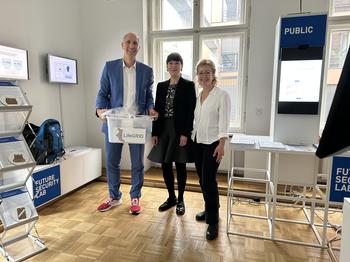 MdB Christoph Schmid mit Dr. Naomi Shulman und Sophia Rossmann