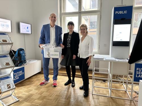 MdB Christoph Schmid mit Dr. Naomi Shulman und Sophia Rossmann