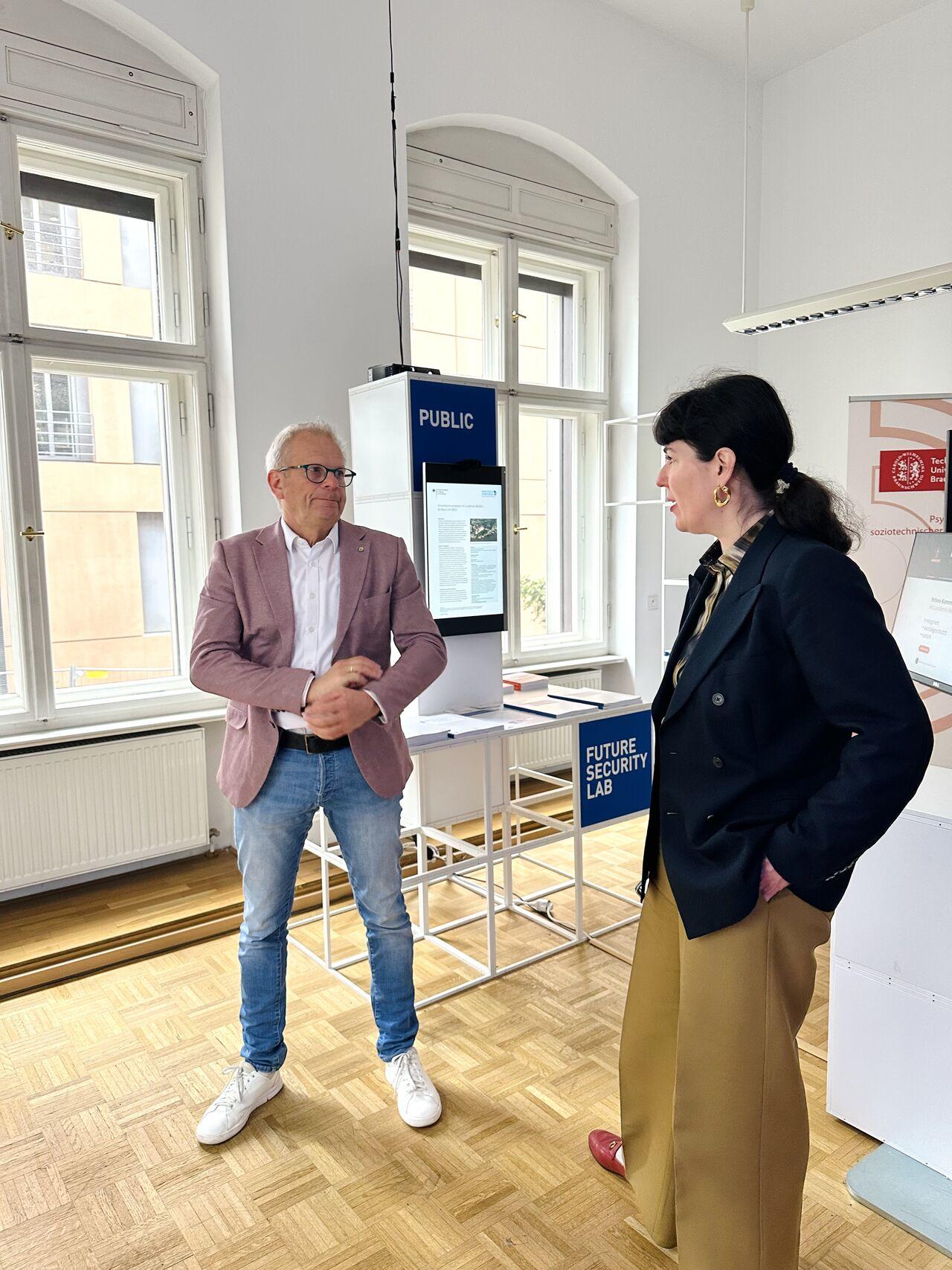 26_05_05_thomas-schnelle-besuch-zukunftslabor-01