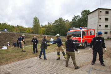 ENSURE - Sandsackverteilung bei der Vollübung