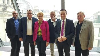 Der neu konstituierte Steuerungskreis - Prof. Dr. Gerhold, MdB Kuffer, MdB Mittag, Diwell, MdB Strasser, MdB Dr. Hahn