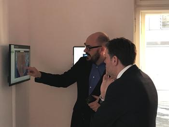 StS Akmann und Prof. Gerhold im Zukunftslabor Sicherheit