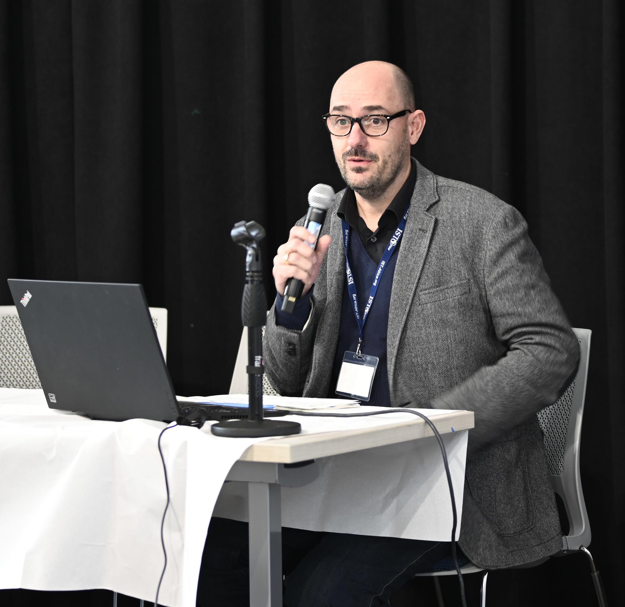 Prof. Dr. Lars Gerhold