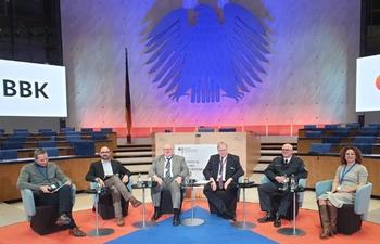 v.l.n.r: Karsten Michael, Lars Gerhold, Klaus-Dieter Büttgen, Olaf Theiler, Dirk Aschenbrenner, Isabelle Linde-Frech