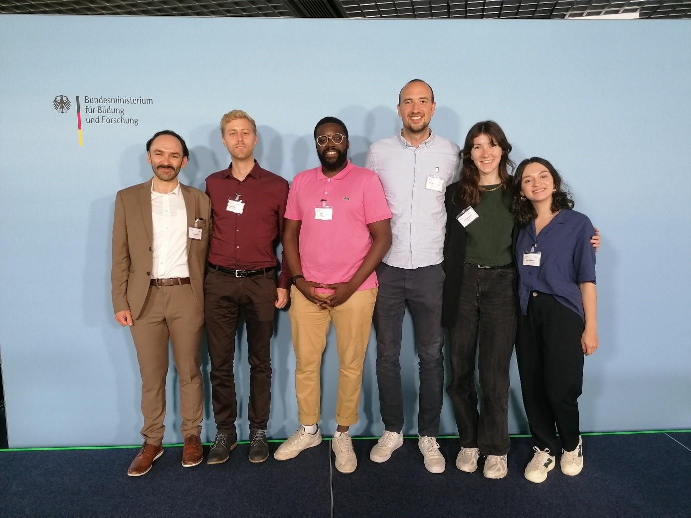 PsychoKat-Mitarbeiter:innen (v.l.n.r.) Sebastian Sterl, Benedict Heidgen, Eridy Lukau, Nils Lüttschwager, Elisabeth Glunz und Eva Steinberger