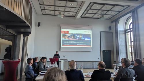 Dr. Naomi Shulman hält Vortrag bei Fachtagung